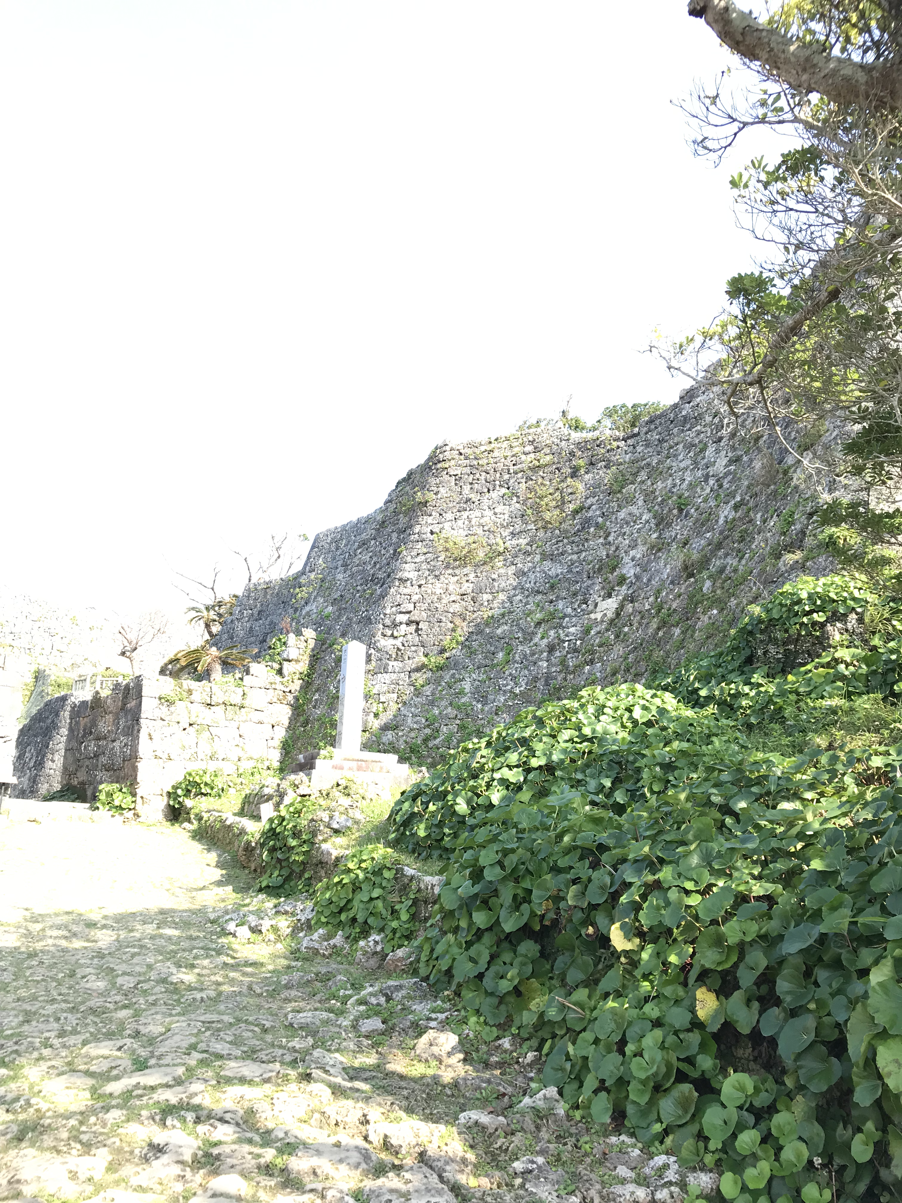 中城城跡の石積み建築